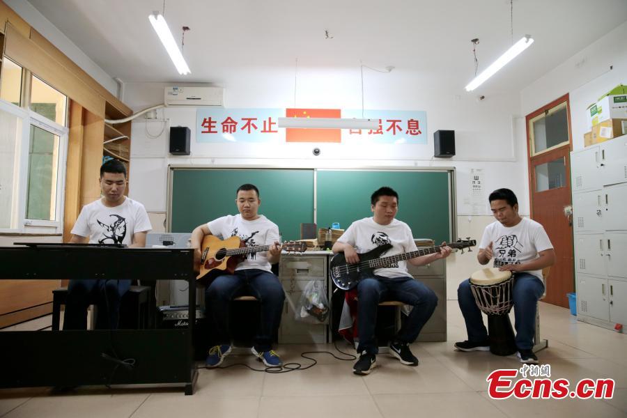 A band composed of four visually-impaired students rehearse at a school in Xi’an City, Northwest China’s Shaanxi Province, May 14, 2019. The four students, all born after the year 2000, call their band Zhong Mu Tou, which literally means “heavy log’, and they mainly perform ballads and rock songs. (Photo: China News Service/Zhang Yuan)