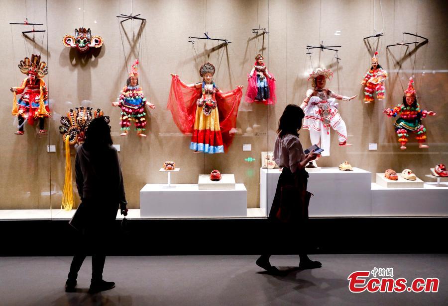 Photo taken on May 16, 2019 shows an exhibition of intangible cultural heritages from Asia at the National Library of China in Beijing as part of the ongoing Conference on Dialogue of Asian Civilizations. More than 60 craftsmen from 13 Asian countries and regions are displaying traditional works such as puppets from Sri Lanka, Persian carpets from Iran and costumes from the Philippines. (Photo: China News Service/Du Yang)
