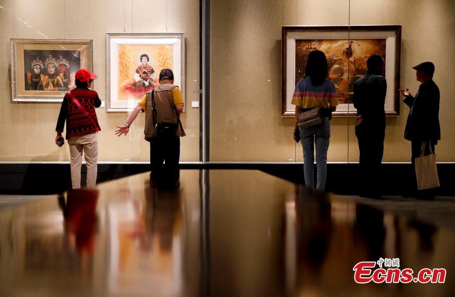 Photo taken on May 16, 2019 shows an exhibition of intangible cultural heritages from Asia at the National Library of China in Beijing as part of the ongoing Conference on Dialogue of Asian Civilizations. More than 60 craftsmen from 13 Asian countries and regions are displaying traditional works such as puppets from Sri Lanka, Persian carpets from Iran and costumes from the Philippines. (Photo: China News Service/Du Yang)