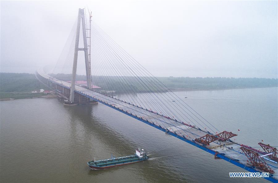 Aerial photo taken on May 16, 2019 shows the closure scene of Qingshan Yangtze River Bridge in Wuhan, central China\'s Hubei Province. The 7,548 meter-long Qingshan Yangtze River Bridge is now the widest bridge over Yangtze River. (Xinhua/Xiao Yijiu)