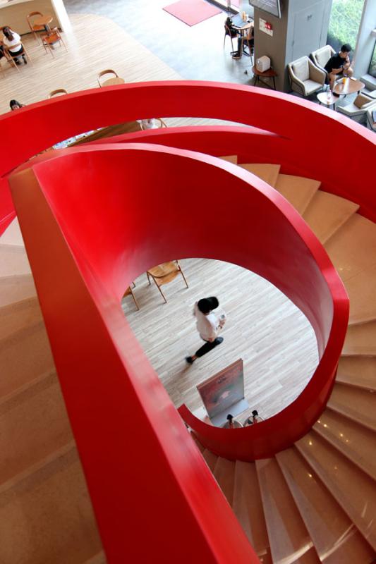 Li Zhenhui, an employee with an interior design company in Guangzhou, has shot photos of more than 400 sets of winding stairs in the city. (Photo by Li Zhenhui/for chinadaily.com.cn)