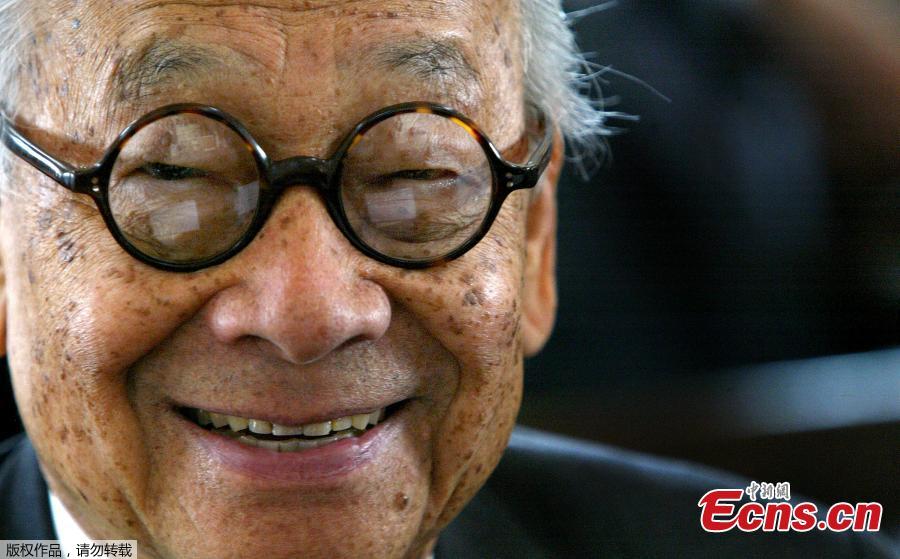 In this file photo taken on April 21, 2004, architect I.M. Pei smiles for a photo after being honored with an Ellis Island Family Heritage Awards at the Ellis Island Museum in New York City. Legendary architect I.M. Pei has died at the age of 102, according to multiple reports on Thursday. Pei was born in Guangzhou, China, and raised in Hong Kong and Shanghai, before moving to the United States in 1935. He won a wide variety of prizes and awards in the field of architecture.  (Photo/Agencies)