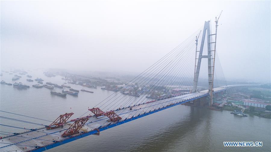 Aerial photo taken on May 16, 2019 shows the closure scene of Qingshan Yangtze River Bridge in Wuhan, central China\'s Hubei Province. The 7,548 meter-long Qingshan Yangtze River Bridge is now the widest bridge over Yangtze River. (Xinhua/Xiao Yijiu)