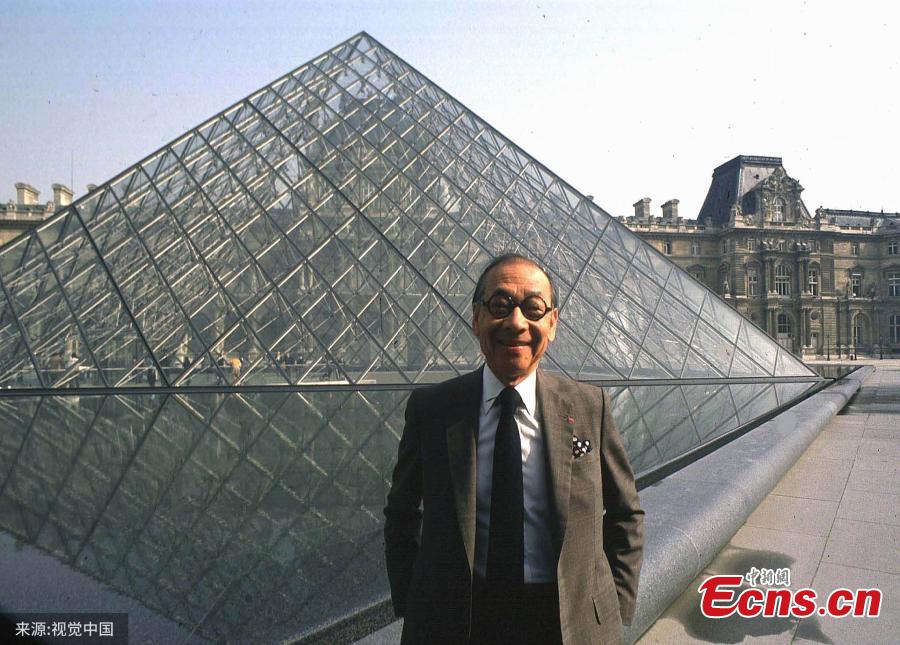 In this file photo, architect I.M. Pei laughs while posing for a portrait in front of the Louvre glass pyramid, which he designed, in the museum\'s Napoleon Courtyard in Paris. Legendary architect I.M. Pei has died at the age of 102, according to multiple reports on Thursday. Pei was born in Guangzhou, China, and raised in Hong Kong and Shanghai, before moving to the United States in 1935. He won a wide variety of prizes and awards in the field of architecture.(Photo/VCG)