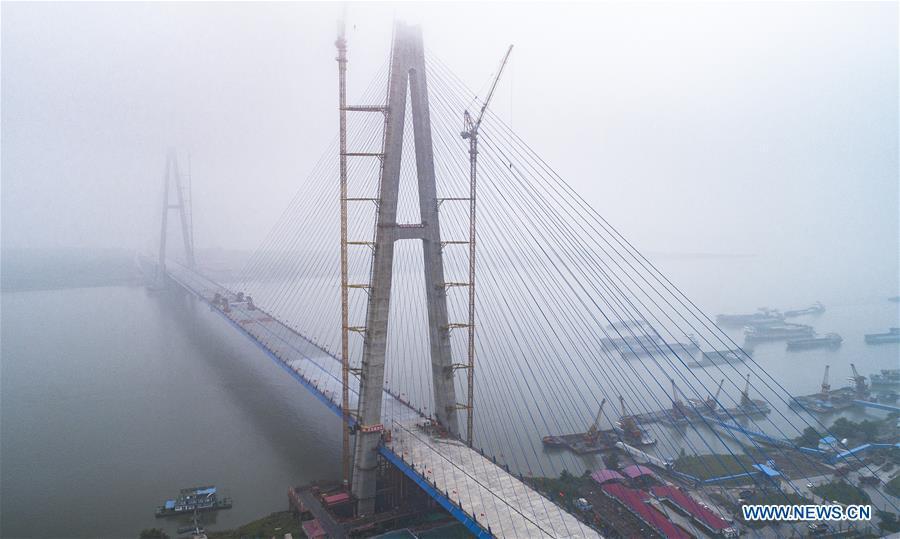 Aerial photo taken on May 16, 2019 shows the closure scene of Qingshan Yangtze River Bridge in Wuhan, central China\'s Hubei Province. The 7,548 meter-long Qingshan Yangtze River Bridge is now the widest bridge over Yangtze River. (Xinhua/Xiao Yijiu)
