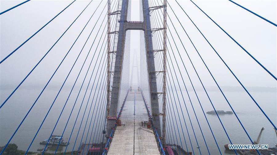 Aerial photo taken on May 16, 2019 shows the closure scene of Qingshan Yangtze River Bridge in Wuhan, central China\'s Hubei Province. The 7,548 meter-long Qingshan Yangtze River Bridge is now the widest bridge over Yangtze River. (Xinhua/Xiao Yijiu)