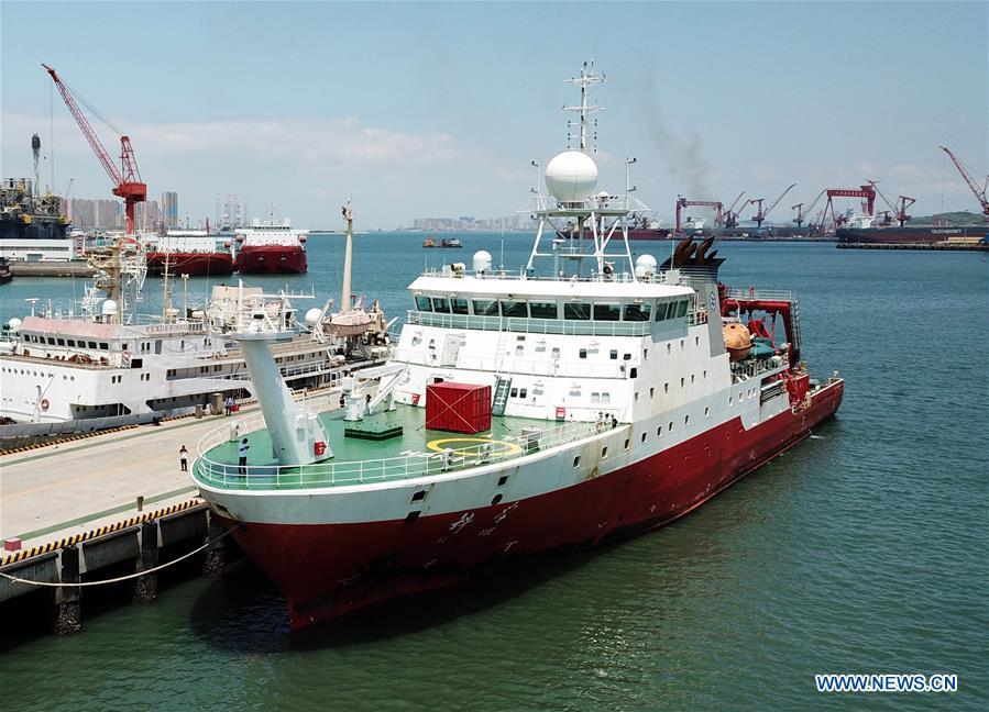 Chinese research vessel Science waits to depart from the city of Qingdao, East China\'s Shandong province, May 18, 2019. (Photo/Xinhua)