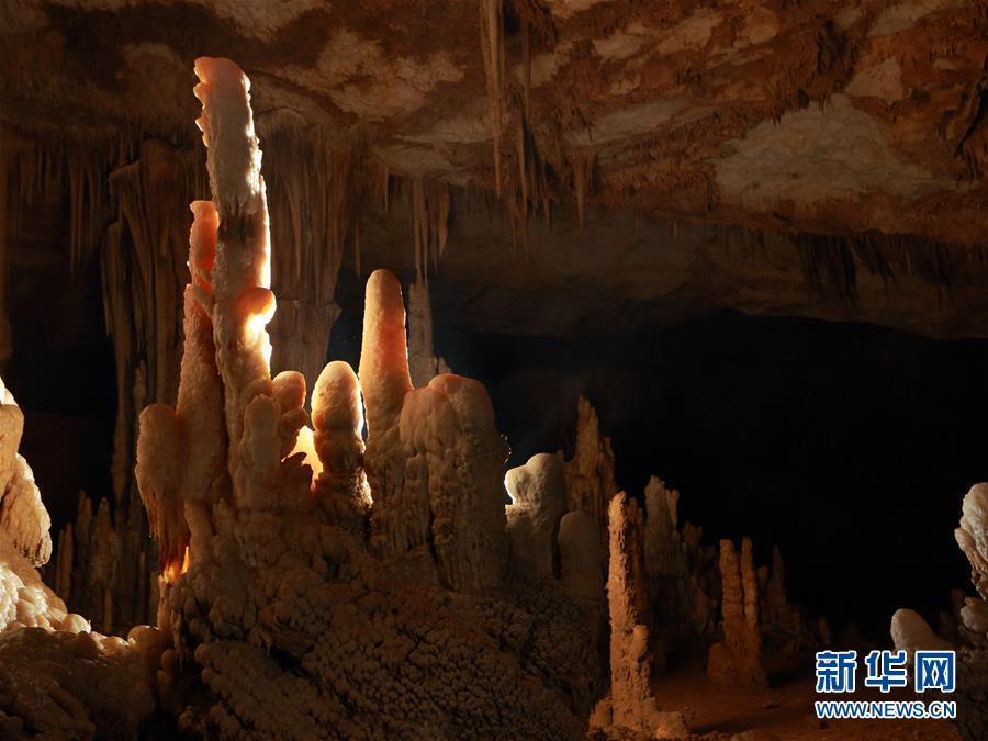 With a maximum depth of 340 meters, the Didonghe Tiankeng is the largest in Chanjiayan Tiankeng Group in Ningqiang County. (Photo/Xinhua)
