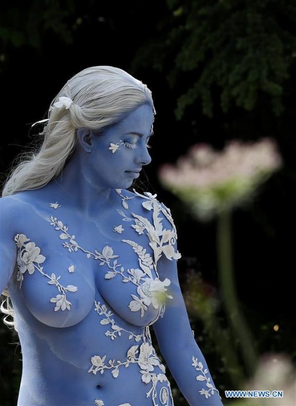 A model poses for a photo on the Wedgwood Garden at the RHS (Royal Horticultural Society) Chelsea Flower Show press day in London, Britain on May 20, 2019. The annual RHS Chelsea Flower Show will open to the public here from May 21 to 25. (Xinhua/Han Yan)