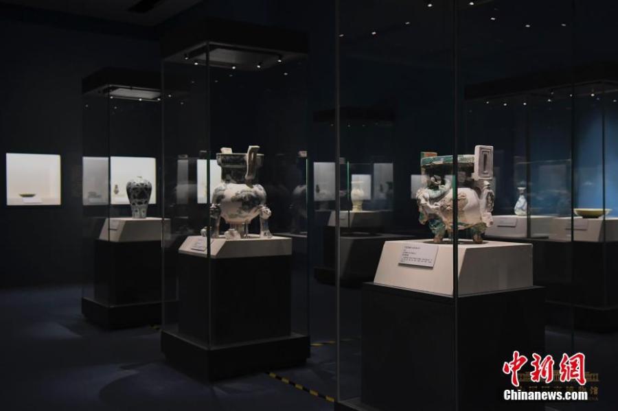 An exhibition on porcelain of the Yuan Dynasty (1271-1368) opened Tuesday at the National Museum of China (NMC) in Beijing. A total of 96 collections from a number of museums across China, including the NMC, are on display. The dynasty, established by Mongolian Emperor Kublai Khan, grandson of Genghis Khan, was well known for producing high-quality blue and white porcelain. The exhibition will run for two months.(Photo: China News Service/Yu Guanchen)