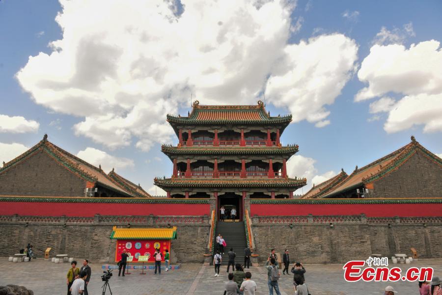 Phoenix Tower, a well-known ancient building at the Shenyang Palace Museum, reopened to the public on Tuesday. Located in the capital city of northeast China\'s Liaoning Province, Phoenix Tower is one of the most important buildings of the Shenyang Palace Museum. Built between 1627 and 1635 in the Qing Dynasty, the three-story building with a gable and hip roof was the tallest site in the ancient capital of Shengjing, now the northeastern city of Shenyang.
Its second and third floors had been closed since 1990 due to safety reasons. (Photo: China News Service/Yu Haiyang)