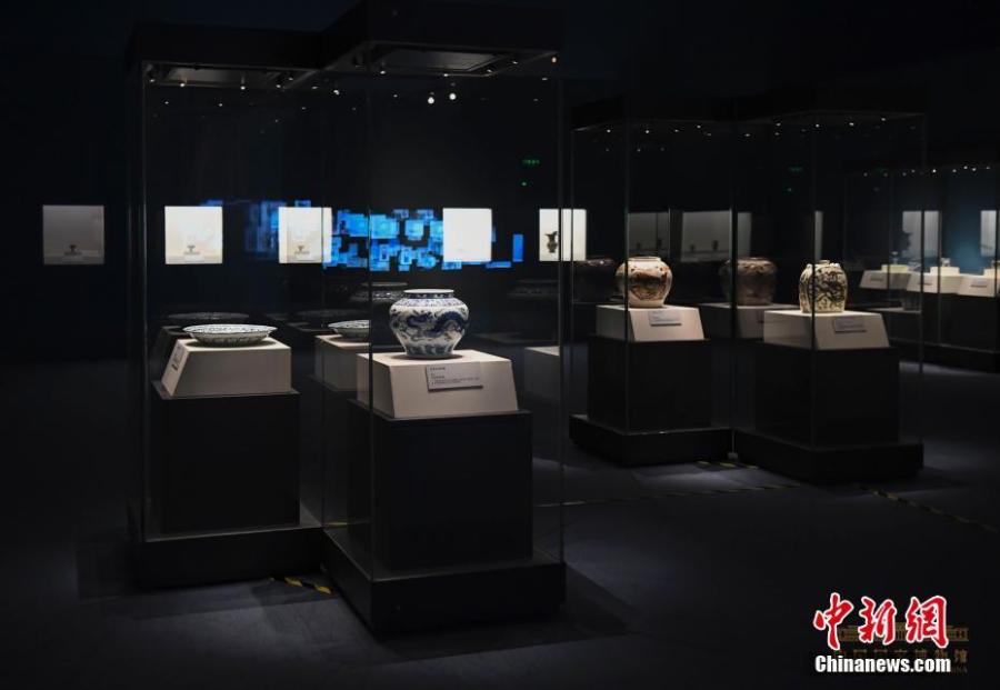 An exhibition on porcelain of the Yuan Dynasty (1271-1368) opened Tuesday at the National Museum of China (NMC) in Beijing. A total of 96 collections from a number of museums across China, including the NMC, are on display. The dynasty, established by Mongolian Emperor Kublai Khan, grandson of Genghis Khan, was well known for producing high-quality blue and white porcelain. The exhibition will run for two months.(Photo: China News Service/Yu Guanchen)