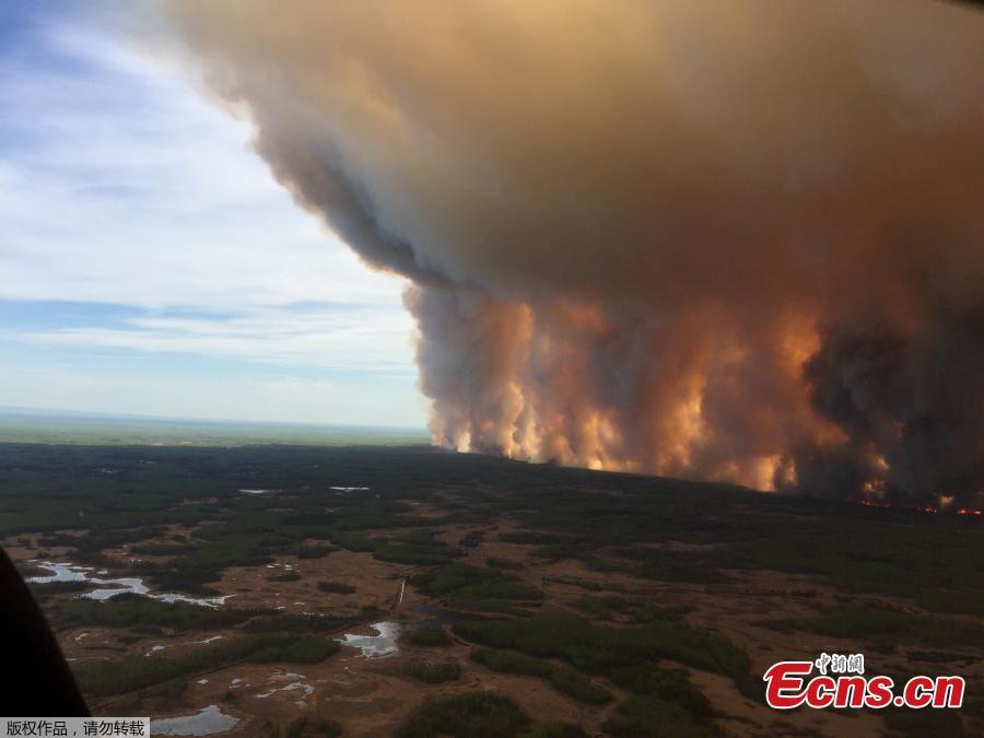 The Chuckegg Creek wildfire burns out of control in the High Level Forest Area, to the southwest and west of the town of High Level, Alberta, Canada in this May 19, 2019 picture obtained from social media. (Photo/Agencies)