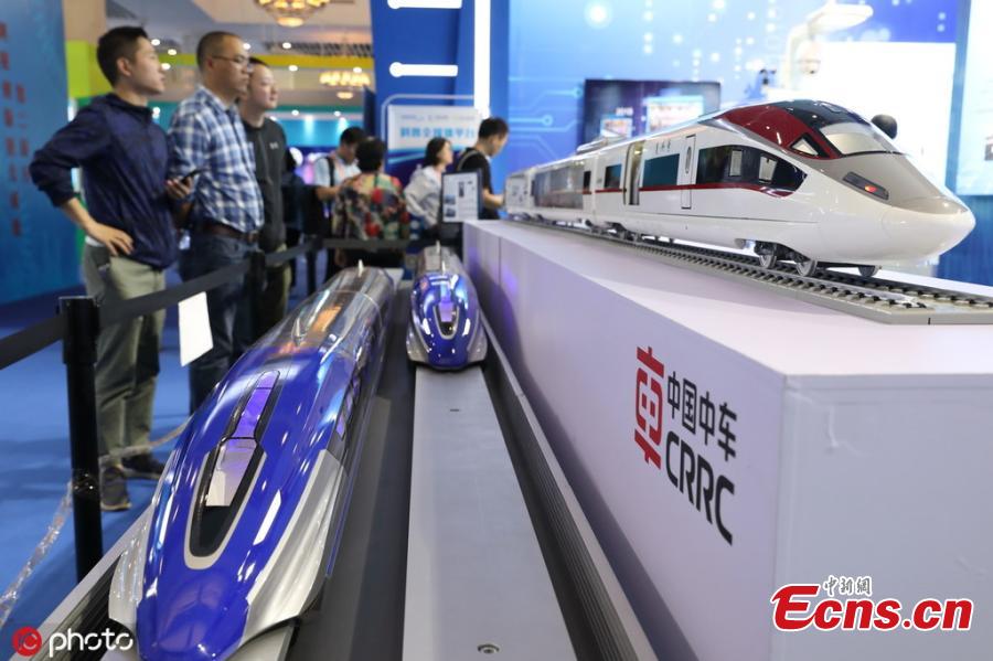 Models of a high-speed maglev train (bottom) and a Fuxing freight bullet train (top) are on display at National Science and Technology Week in the Military Museum of the Chinese People\'s Revolution in Beijing on May 21, 2019.(Photo/IC)