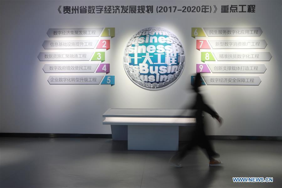 A visitor tours a digital economy display center in Gui\'an New Area of southwest China\'s Guizhou Province, May 20, 2019. In Guizhou Province, which hosts China\'s first state-level big data pilot zone, the integration of big data with sectors such as real economy, social management, civil service and rural revitalization has brought significant changes to people\'s life. According to statistics, Guizhou has more than 9,500 big data enterprises and many of them are active players on the global business stage. A 2019 whitepaper published by the China Academy of Information and Communications Technology indicates that Guizhou is taking advantage of big data in the course of its development, as both the growth of the province\'s digital economy and the growth of its employment in digital economy have ranked first in China. (Xinhua/Ou Dongqu)