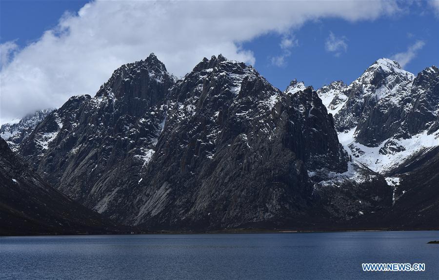 Photo taken on May 21, 2019 shows the scenery of the Nianbaoyuze Mountain Scenic Resort in Jiuzhi County of the Tibetan Autonomous Prefecture of Golog in northwest China\'s Qinghai Province. (Xinhua/Zhang Hongxiang)