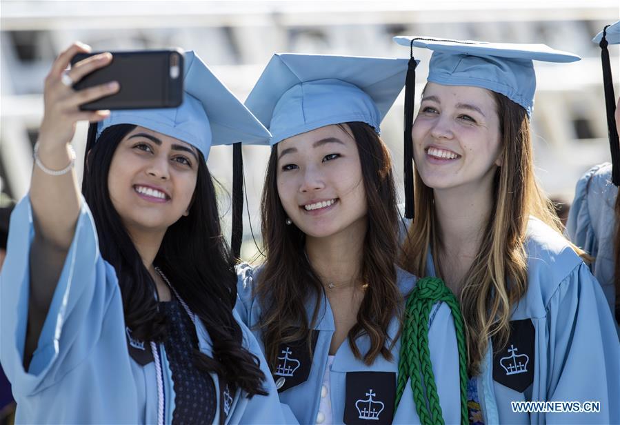 Graduate students take a selfie before the Columbia University Commencement ceremony in New York, the United States, May 22, 2019. The Columbia University Commencement ceremony of the 265th academic year took place on Wednesday. More than 17,000 students from Columbia\'s 18 schools and affiliates graduated this year. (Xinhua/Wang Ying)