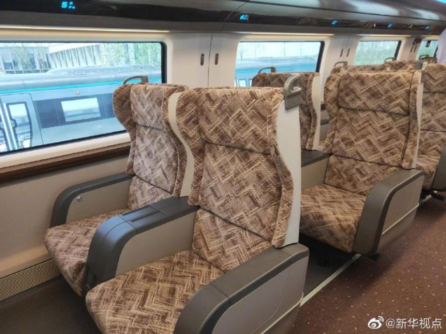 China rolled off production line a prototype magnetic-levitation train with a top speed of 600 km per hour in the eastern city of Qingdao on May 23, 2019. The debut of China\'s first high-speed maglev train testing prototype marks a major breakthrough for the country in high-speed maglev transit system. (Photo/Xinhua)