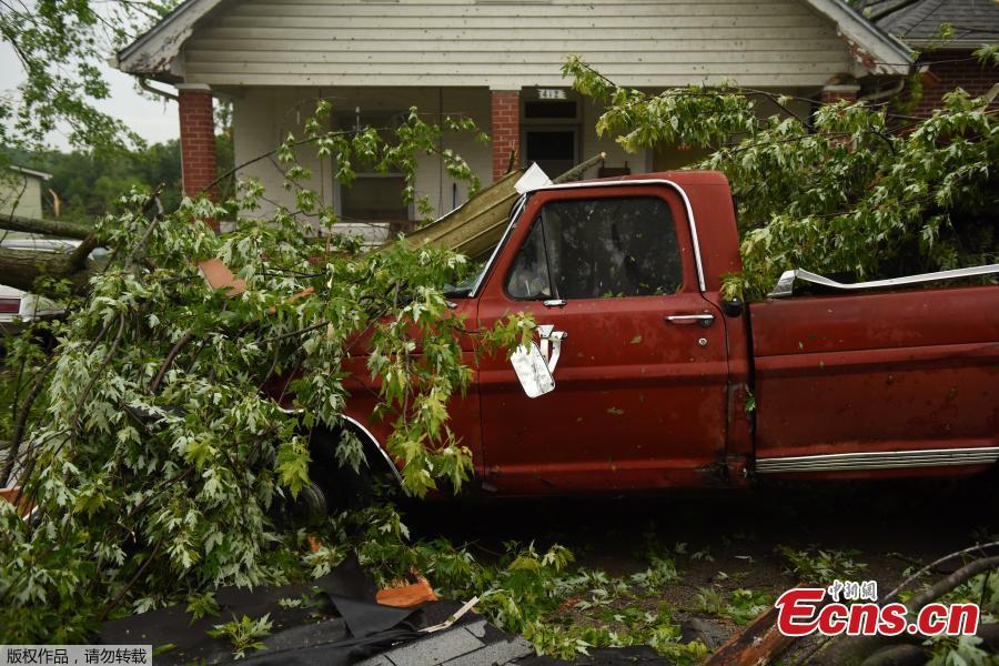 A damaged car is parked on Woodlawn Avenue following a tornado touchdown overnight in Jefferson City, Missouri, U.S. May 23, 2019.   (Photo/Agencies)