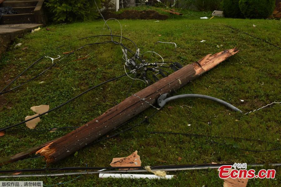 A snapped telephone pole lies on he ground on Union Street following a tornado touchdown overnight in Jefferson City, Missouri, U.S. May 23, 2019. (Photo/Agencies)
