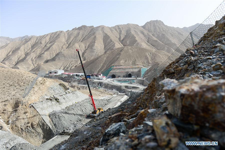 Photo taken on May 15, 2019 shows a railway construction site with China Railway Tunnel Group in the Altun Mountains, northwest China\'s Xinjiang Uygur Autonomous Region. There is a nature reserve covering 45,000 square kilometers of the Atlun Mountains, which are home to many wild lives. A lot of effort has gone into environmental protection in Altun over the past few decades. Ecosystems have regenerated on the nature reserve since it was set up in the 1980s to keep poaching, illegal trespassing and mining at bay. Some 400 km away from the uninhabited reserve, 3,000 meters above sea level, the workers are building a railway connecting cities in the northwestern provinces of Xinjiang and Qinghai. They get along quite well with unlikely neighbors. (Xinhua/Ding Lei)