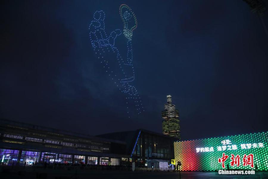 More than 500 drones rehearse for a light show to celebrate the opening of the China International Big Data Industry Expo 2019 in Guiyang, Southwest China\'s Guizhou Province, May 24, 2019. The four-day expo attracted 448 enterprises from 59 countries and regions, according to the organizing committee.  (Photo: China News Service/Yu Jiayang)