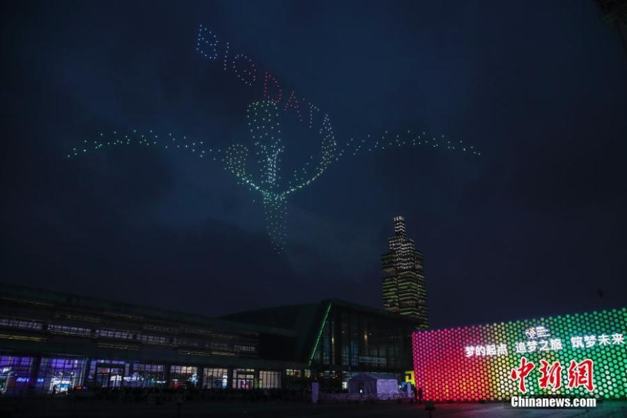 More than 500 drones rehearse for a light show to celebrate the opening of the China International Big Data Industry Expo 2019 in Guiyang, Southwest China\'s Guizhou Province, May 24, 2019. The four-day expo attracted 448 enterprises from 59 countries and regions, according to the organizing committee.  (Photo: China News Service/Yu Jiayang)