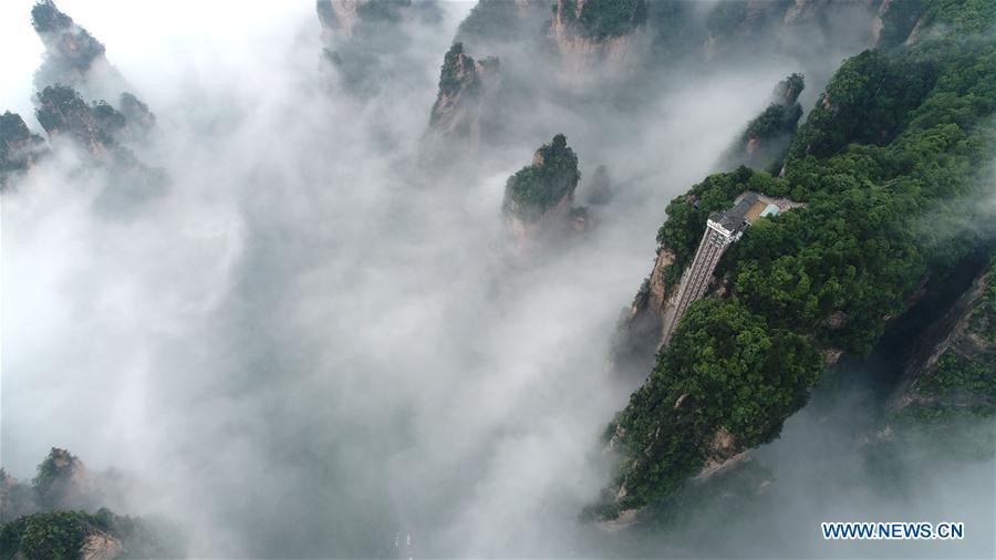Aerial photo taken on May 25, 2019 shows the 326-meter-high Bailong Elevator, the world\'s highest outdoor elevator, shrouded by fog at the Wulingyuan Scenic Area in Zhangjiajie, central China\'s Hunan Province. (Xinhua/Wu Yongbing)