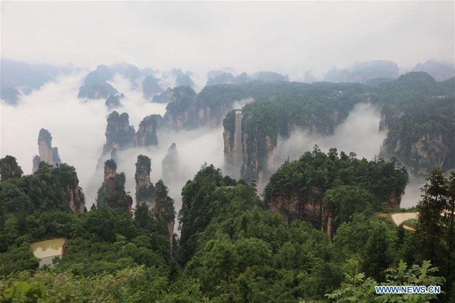 Aerial photo taken on May 25, 2019 shows the 326-meter-high Bailong Elevator, the world\'s highest outdoor elevator, shrouded by fog at the Wulingyuan Scenic Area in Zhangjiajie, central China\'s Hunan Province. (Xinhua/Wu Yongbing)