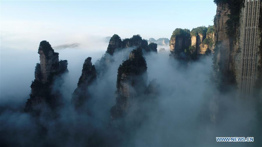 Aerial photo taken on May 25, 2019 shows the 326-meter-high Bailong Elevator, the world\'s highest outdoor elevator, shrouded by fog at the Wulingyuan Scenic Area in Zhangjiajie, central China\'s Hunan Province. (Xinhua/Wu Yongbing)