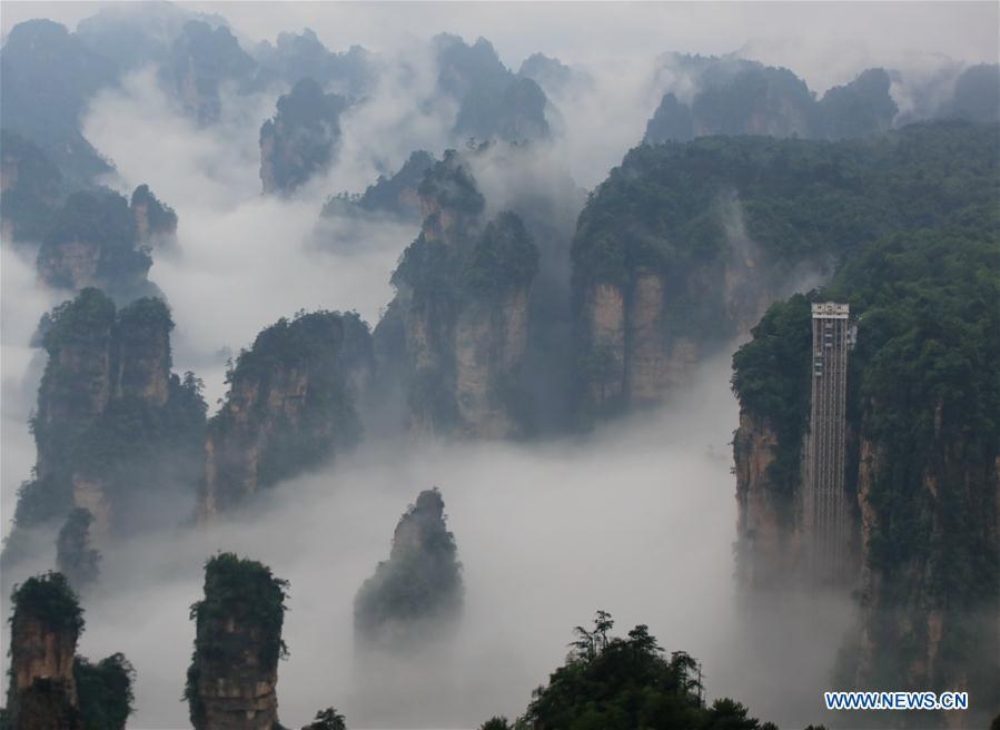 Aerial photo taken on May 25, 2019 shows the 326-meter-high Bailong Elevator, the world\'s highest outdoor elevator, shrouded by fog at the Wulingyuan Scenic Area in Zhangjiajie, central China\'s Hunan Province. (Xinhua/Wu Yongbing)