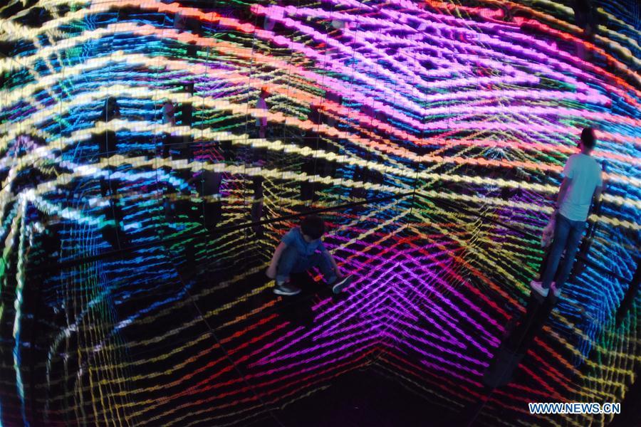 Visitors view the exhibition featuring digital art during China International Big Data Industry Expo 2019 in Guiyang, capital of southwest China\'s Guizhou Province, May 27, 2019. The exhibition is a part of four-day China International Big Data Industry Expo 2019 that kicked off on May 26, 2019. (Xinhua/Yang Wenbin)