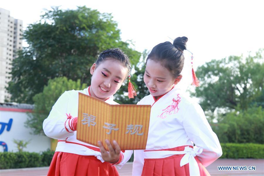 Students rehearse for Children\'s Day performance in a primary school in Xingtai City, north China\'s Hebei Province, May 27, 2019. (Xinhua/Zhang Chi)
