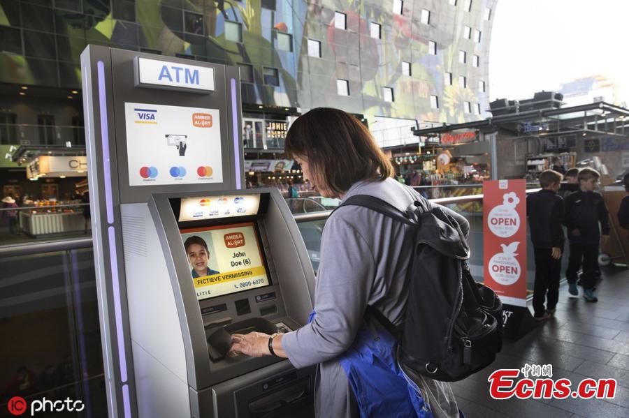 The Netherlands has become the first country in the world that has expanded its national Amber Alert system to automated teller machines (ATMs). Starting last week, over 300 ATMs from ATM manufacturer In2Retail have begun showing photos of missing children on their screensavers. For now, the Amber Alert-compatible ATMs are only installed in selected locations, such as international airports (in Amsterdam and Rotterdam), some national airports, but also in large shopping malls and near popular tourist attractions. Authorities say they have plans to blanket the entire country and expand the system to the ATMs of other ATM vendors.(Photo/IC)