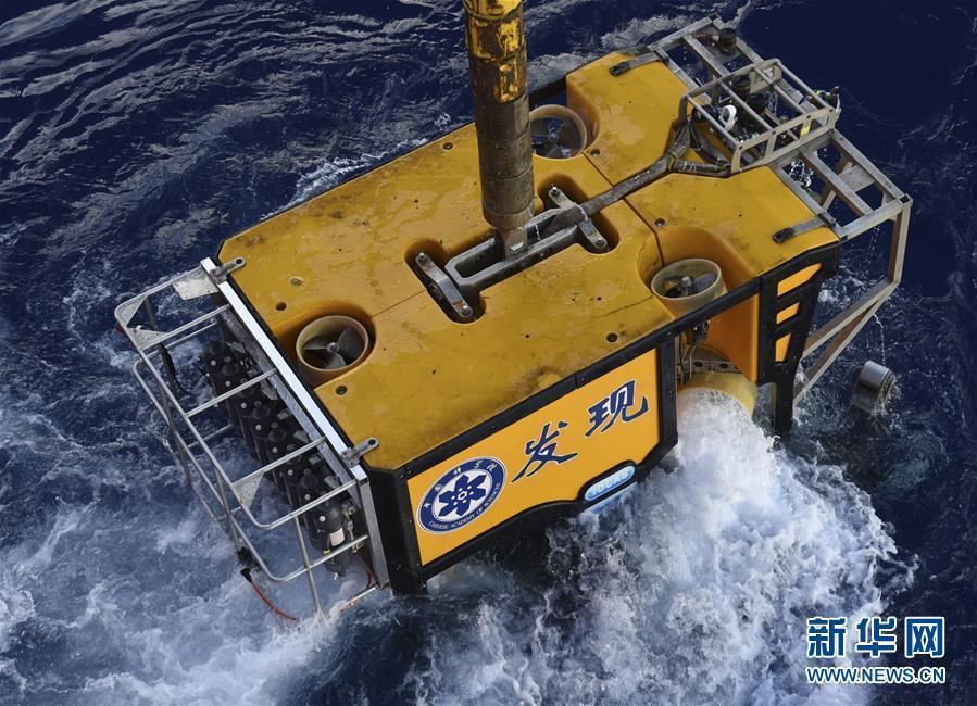 Unmanned remote sensing submersible Faxian (Discovery) onboard the research vessel Kexue (Science) in the Mariana Trench, the world\'s deepest natural trench, May 27, 2019. Researchers will study the topography, hydrology and bioecology of the western Pacific Ocean\'s typical seamount during an expedition to the little-known seamounts in the Mariana Trench. (Photo/Xinhua)