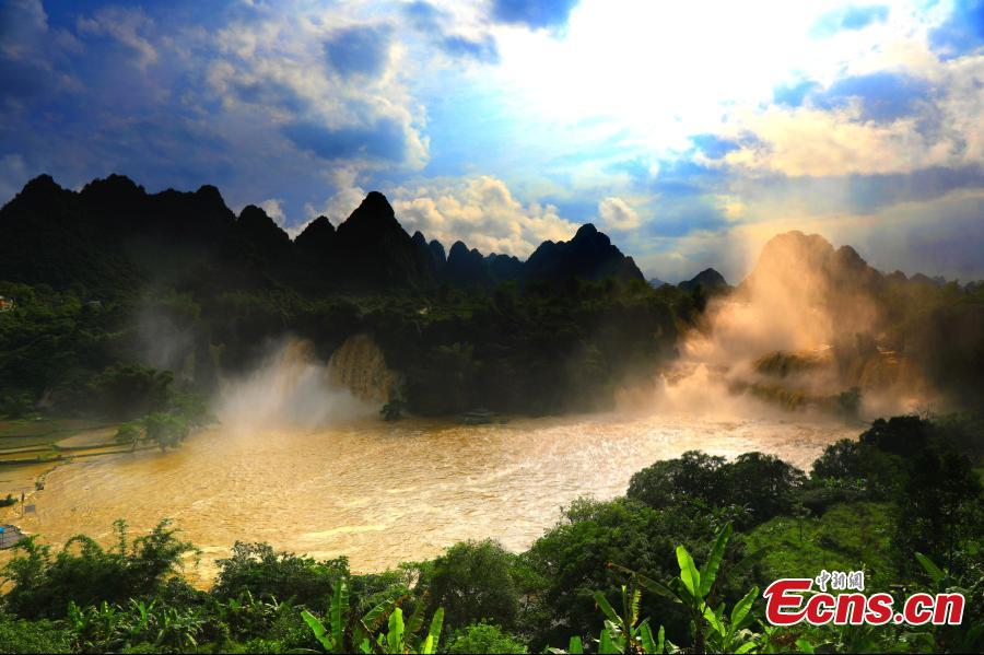 Recent rainstorms create rolling torrents of water at the Detian Falls in Daxin County, Chongzuo City, Southwest China’s Guangxi Zhuang Autonomous Region, May 27, 2019. As the largest cross-border waterfall in Asia, Detian Falls straddle the border between China and Vietnam. (Photo: China News Service/Yang Huwang)