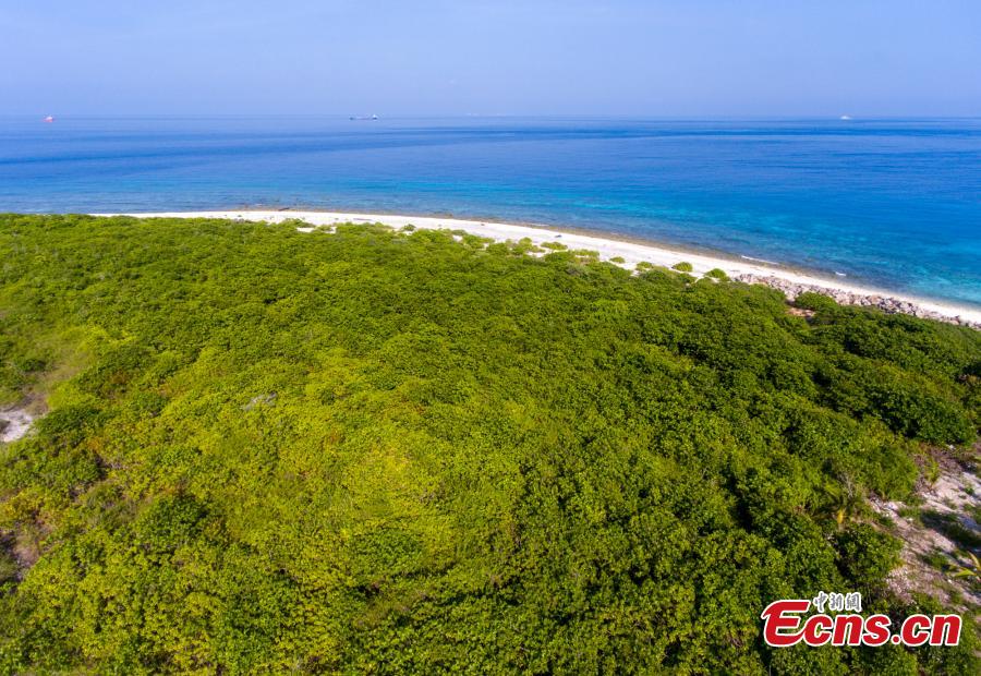 A view of Ganquan Island in the Xisha Yongle Islands group in South China\'s Hainan Province, May 22, 2019. Named after a freshwater well, the lush, oval-shaped island covers an area of 0.3 square kilometers. The remains of a settlement dating back to the Tang and Song dynasties was found there in March 1974, and the site was later listed as a national key cultural relics site. (Photo: China News Service/Luo Yunfei)