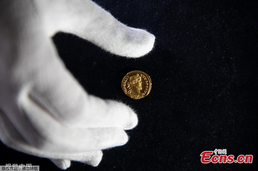 The photo shows a highly rare ancient Roman gold coin which will be auctioned in London in June this year. The incredibly rare gold coin, known as an Aureus, dates from AD 293-296 and bears a depiction of Allectus, who briefly seized control of Britain from the rest of the Roman Empire. (Photo/VCG)