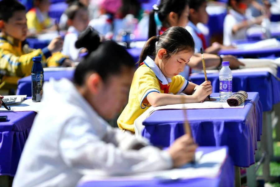 More than 1,300 primary school students attend a calligraphy competition in Yinchuan, capital of Northwest China\'s Ningxia Hui autonomous region, on Tuesday. (Photo by Li Jing/for chinadaily.com.cn)