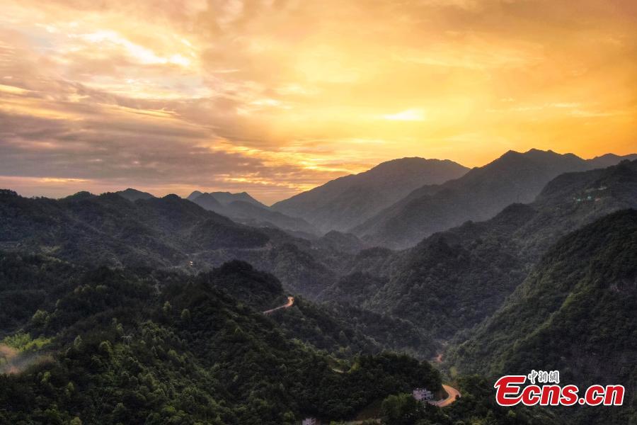Aerial photo shows a spectacular sunrise over the Dabie Mountains in Hetu Town, East China’s Anhui Province, May 29, 2019. The major mountain range in central China is the watershed between the Huaihe and Yangtze rivers. (Photo: China News Service/Yang Bo)