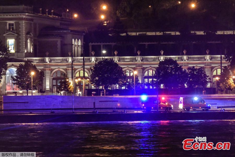 Hundreds of rescue workers try to help at the bank of Danube River at Budapest downtown, on May 29, 2019. (Photo/Agencies)