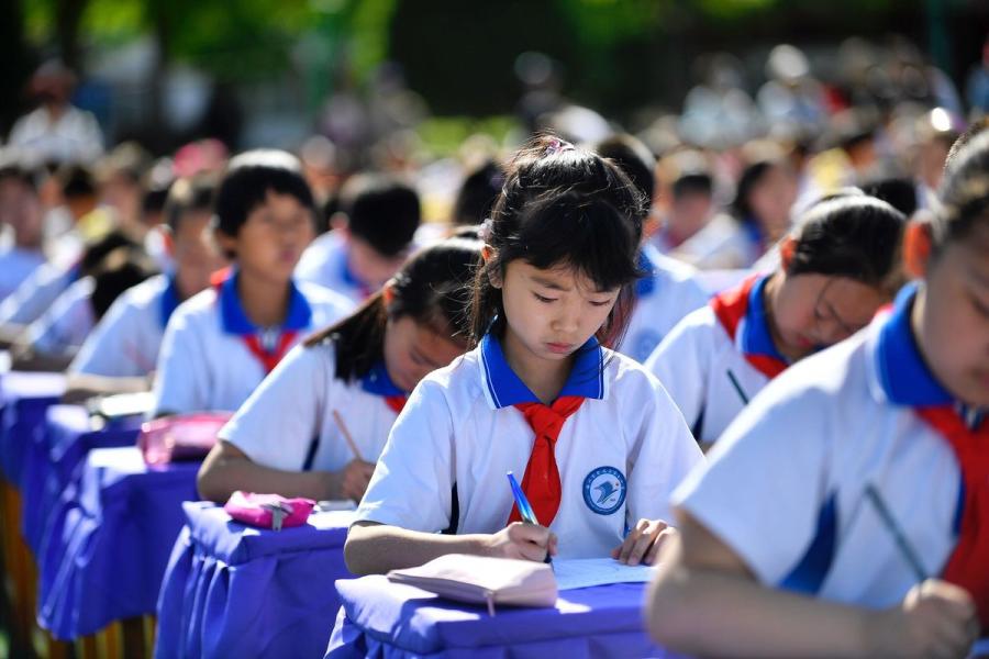 More than 1,300 primary school students attend a calligraphy competition in Yinchuan, capital of Northwest China\'s Ningxia Hui autonomous region, on Tuesday. (Photo by Li Jing/for chinadaily.com.cn)