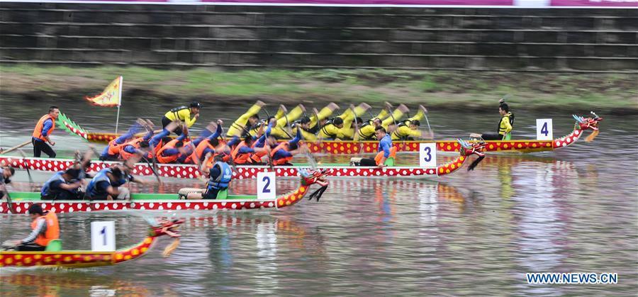 Contestants take part in a dragon boat race held on the Yujiang River as part of the traditional folk customs to celebrate the upcoming Duanwu Festival in Changning County of Yibin, southwest China\'s Sichuan Province, May 29, 2019. Duanwu Festival is traditionally celebrated on the fifth day of the fifth month on Chinese lunar calendar. (Xinhua/Zhuang Geer)