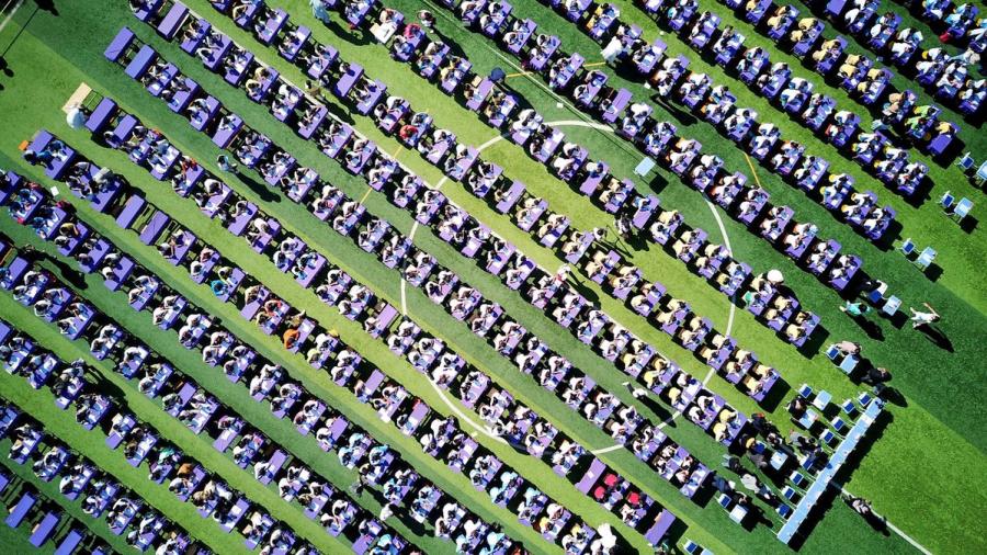 More than 1,300 primary school students attend a calligraphy competition in Yinchuan, capital of Northwest China\'s Ningxia Hui autonomous region, on Tuesday. (Photo by Li Jing/for chinadaily.com.cn)

More than 1,300 primary school students took part in a calligraphy competition in Yinchuan, capital of Northwest China\'s Ningxia Hui autonomous region, on Tuesday.

The competition, which featured hard and brush writing, was organized to encourage students to carry forward the culture embodied in calligraphy which occupies a distinguished position in traditional Chinese culture.