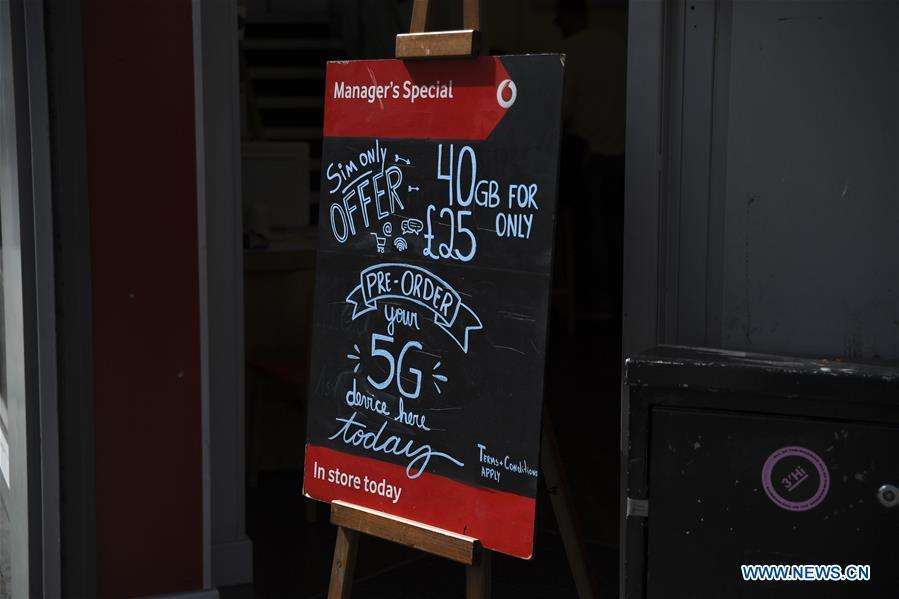 A poster at an EE store is pictured on the day the mobile network operator EE has officially launched the 5G service in London, Britain, May 30, 2019. Mobile network operator EE said on last Wednesday that it would launch Britain\'s first 5G service in six major cities on May 30th. (Xinhua/Han Yan)