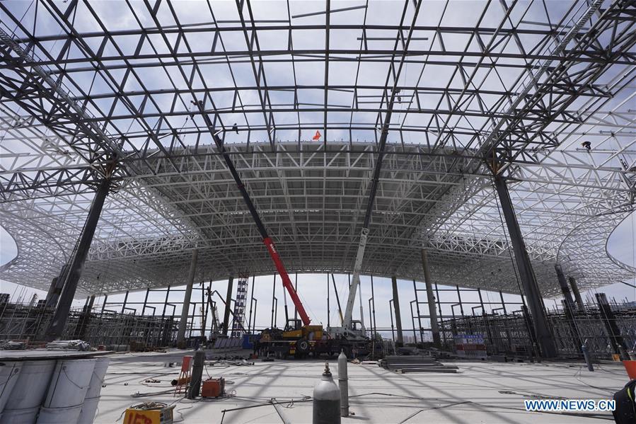 Photo taken on May 30, 2019 shows the construction site of the Zhangjiakou Station of the Beijing-Zhangjiakou high-speed railway in Zhangjiakou, north China\'s Hebei Province. The main structure of the Zhangjiakou Station has been basically completed. (Xinhua/Xing Guangli)