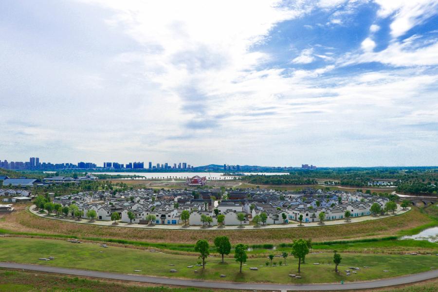 A view of Bengbu Ancient Residence Exhibition Park based in Bengbu, East China\'s Anhui province, on May 28, 2019. （By Zhu Lixin/chinadaily.com.cn）