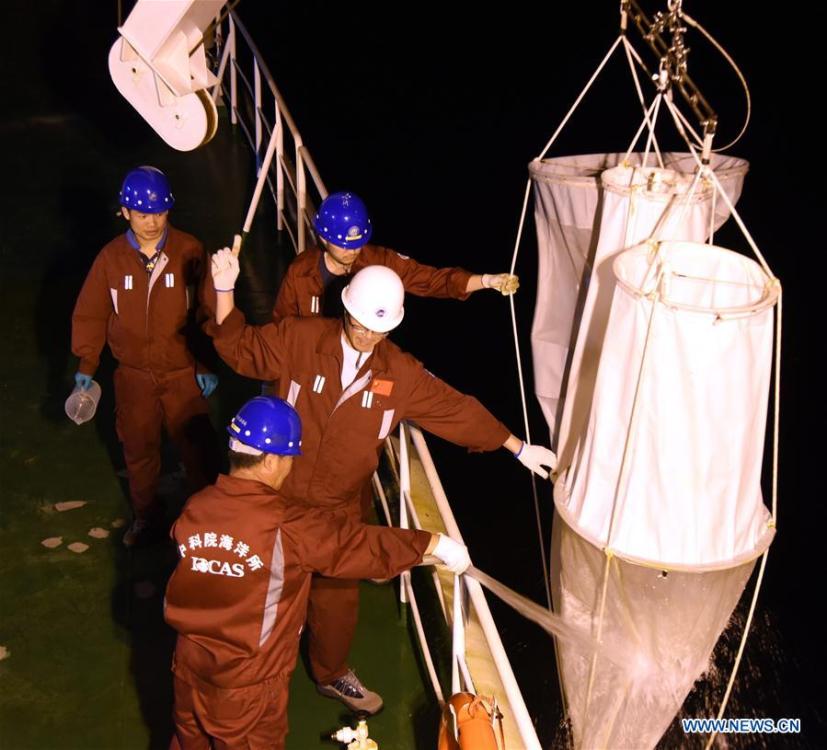 Researchers conduct vertical trawling operation on China\'s research vessel KEXUE (Science) in the western Pacific Ocean, May 29, 2019. KEXUE is carrying out a 20-day long investigation over a series of seamounts in the south of the Mariana Trench in the western Pacific Ocean. They will focus on biological diversities, ecological systems and biological distributions of the seamounts that they planned to explore. (Xinhua/Zhang Xudong)