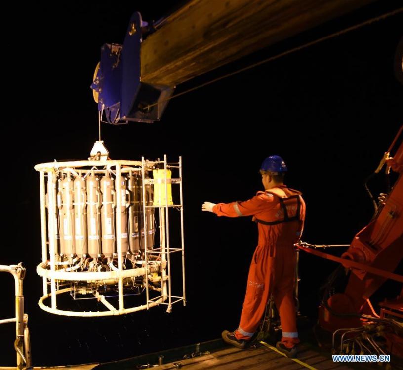 Researchers recover the CTD(Conductivity Temperature Depth) on China\'s research vessel KEXUE (Science) in the western Pacific Ocean, May 29, 2019. KEXUE is carrying out a 20-day long investigation over a series of seamounts in the south of the Mariana Trench in the western Pacific Ocean. They will focus on biological diversities, ecological systems and biological distributions of the seamounts that they planned to explore. (Xinhua/Zhang Xudong)