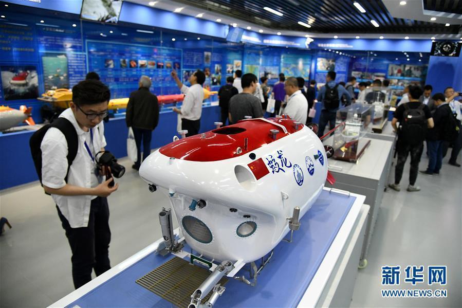 An exhibition of samples collected by China’s deep-sea exploration missions and supporting information is held at the China Ocean Sample Repository in Qingdao City, Shandong Province, May 30, 2019.  Organized by the Ministry of Natural Resources, the exhibition includes models of the research vessel Dayang Yihao, or Ocean No. 1, and the submersible Jiaolong. (Photo/Xinhua)